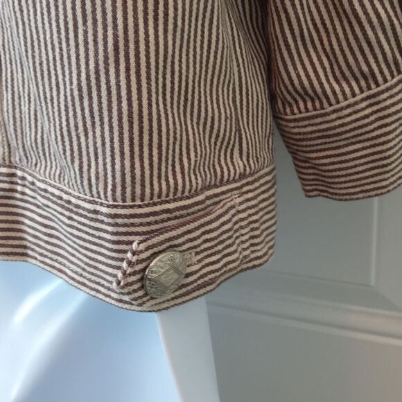 (3/$20) LAL brown and white pinstripe 3/4 sleeve jacket - Picture 9 of 12